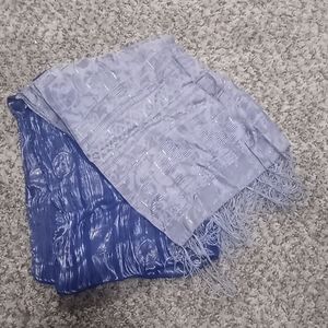 3/$15 🛍 Gorgeous dressy scarf/wrap